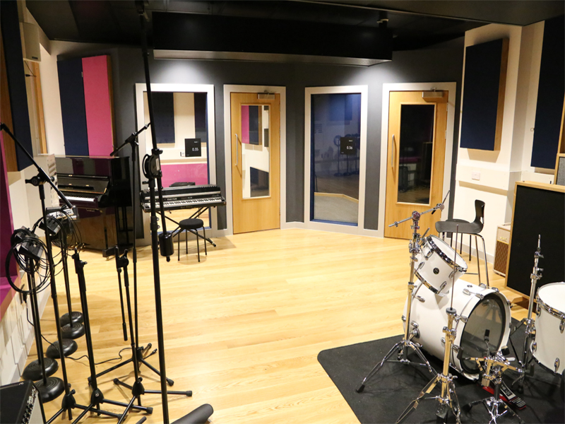 Whether you’re performing in our New Adelphi Theatre or in our rehearsal rooms, you’ll be supported. We’ll help build your confidence and teach you new skills through our Popular Music and Recording Degree that’ll help you engage with audiences. 