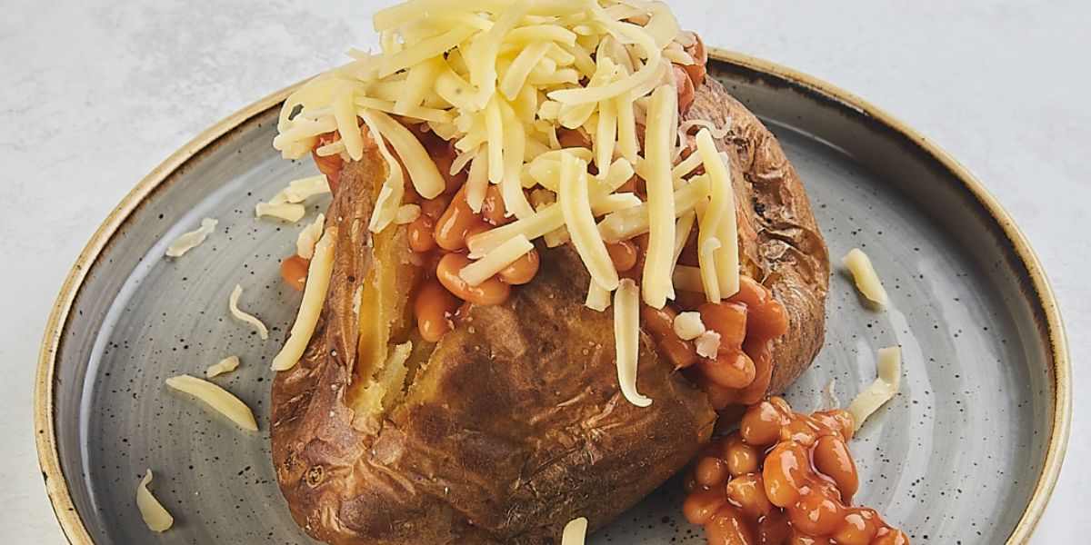 Jacket potato with cheese and beans (1200x600)