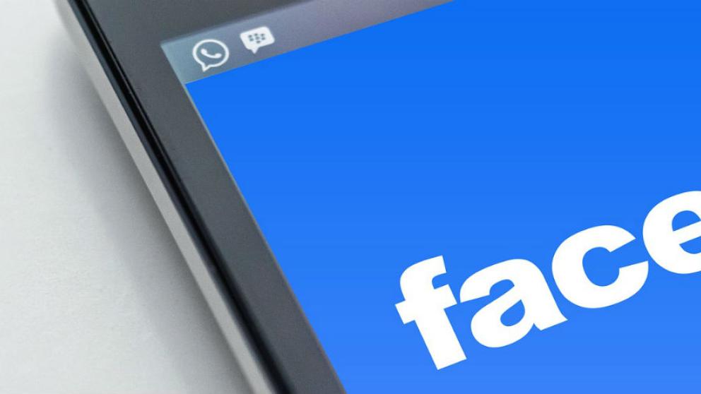 Facebook image on mobile device