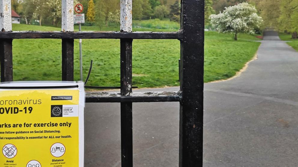 Coronavirus sign on park gate