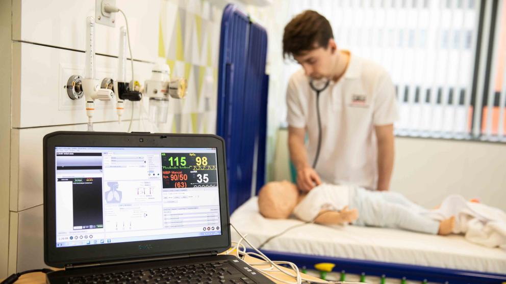 Physio Students in Simulation Suites 4500x3000