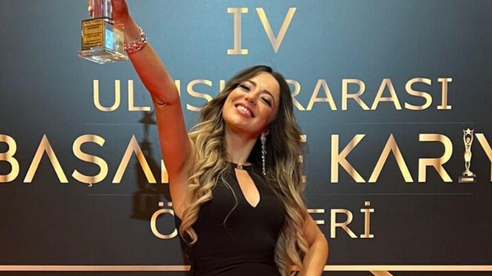 Ozgun Avincsal with award