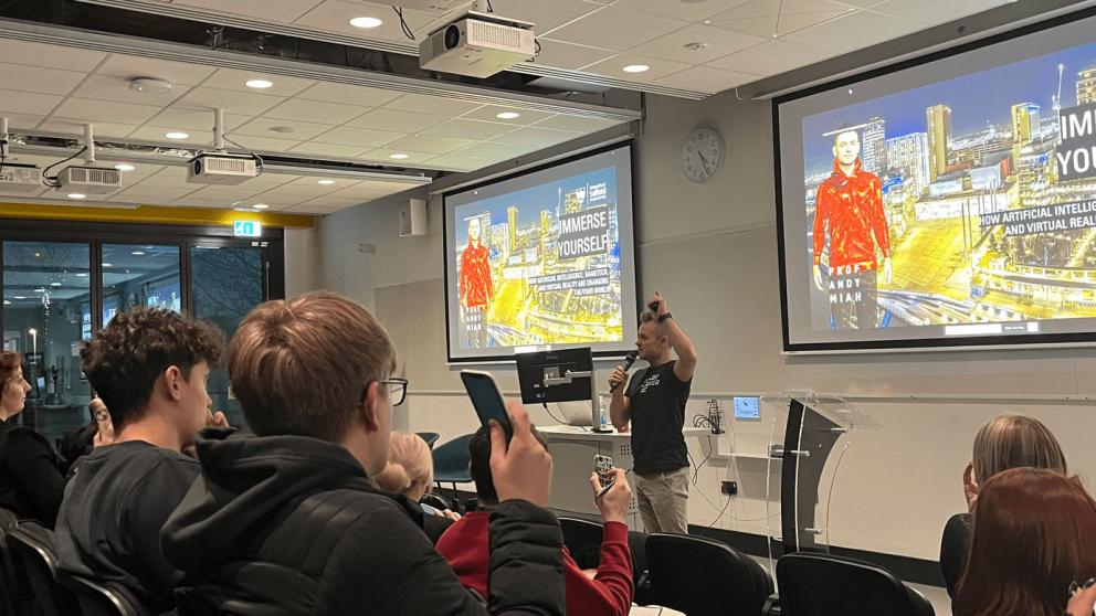 Journalist Andy Miah giving a talk to students