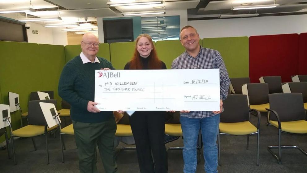 Mia Willemsen presented with her £1,000 prize at the AJ Bell technology event