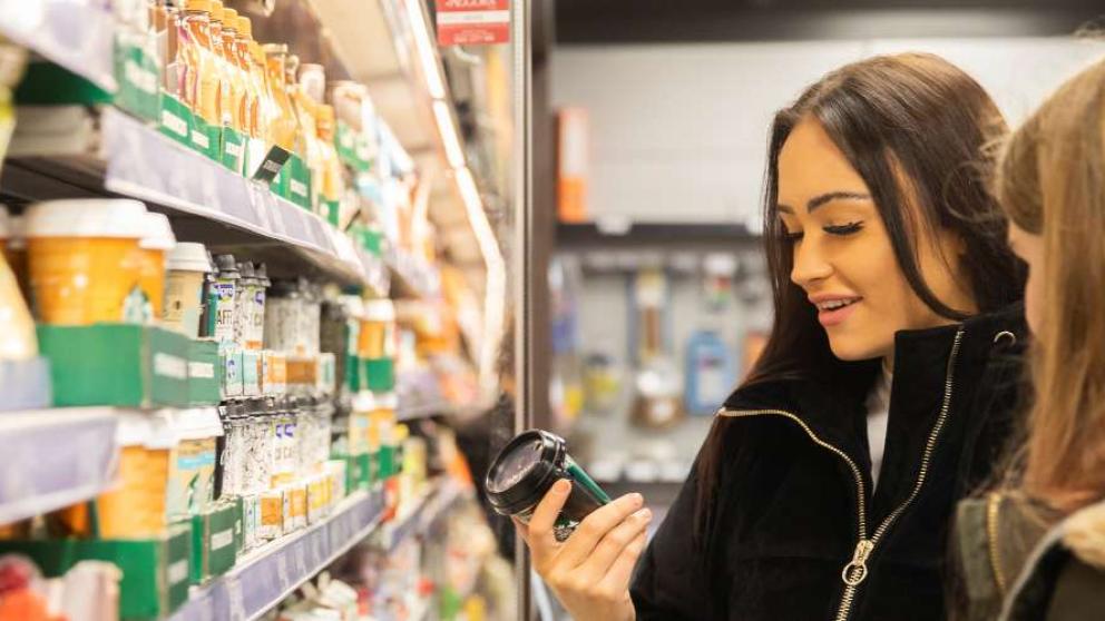 Two students shopping at the SU Shop