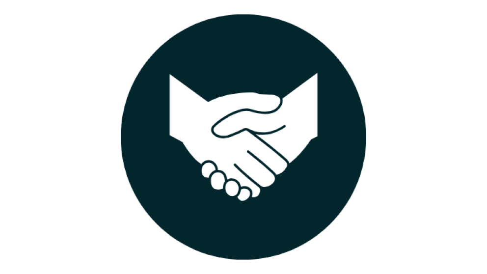 Circular dark blue icon featuring a white handshake between two hands, representing collaboration, partnership, and cooperation.