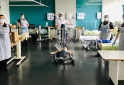 5 nursing students return to campus after lockdown