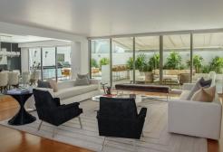 A bright room with furniture 