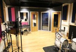 Whether you’re performing in our New Adelphi Theatre or in our rehearsal rooms, you’ll be supported. We’ll help build your confidence and teach you new skills through our Popular Music and Recording Degree that’ll help you engage with audiences. 