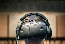 Student wearing Virtual reality (VR) equipment