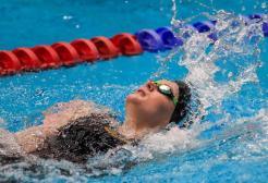 Hannah Russell MBE swimming backstroke