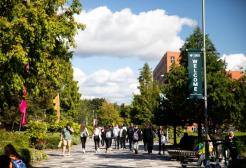 Students walking to the Welcome Fair