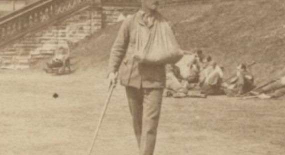 A recuperating soldier plays croquet at Worsley New Hall
