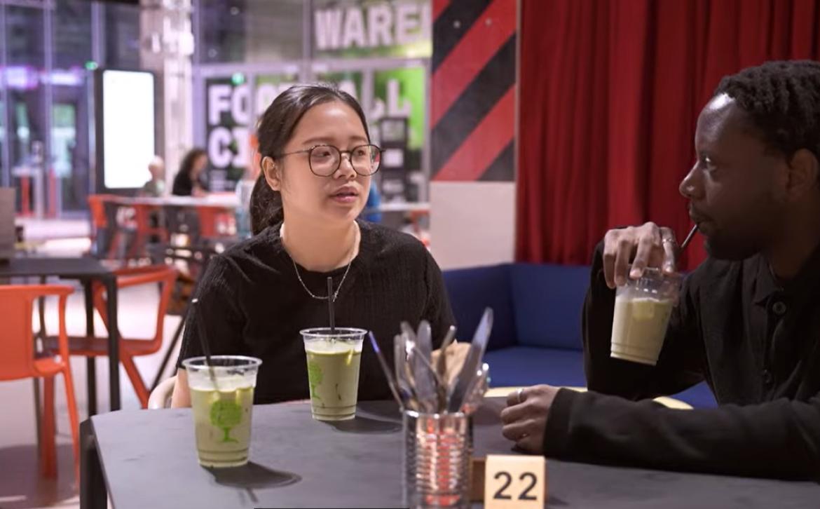 International students chatting in a cafe